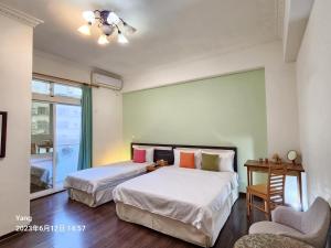 Phòng Ba Người Gia Đình Phía Chính - Cấm Hút Thuốc (Main Wing Family Triple Room - Non-Smoking)
