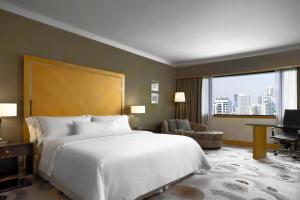 Premium Deluxe, Guest room, 1 King, City view, High floor
