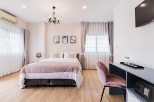 Phòng Có Giường Cỡ Queen Với Ban Công (Queen Room with Balcony)