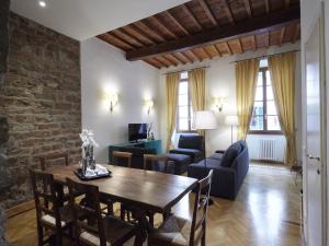 Three-Bedroom Apartment - Separate Building room in Yome - Your Home in Florence