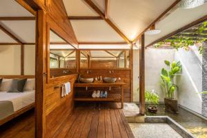 Phòng Superior Giường Đôi Có Ban Công (Superior Double Room with Balcony)