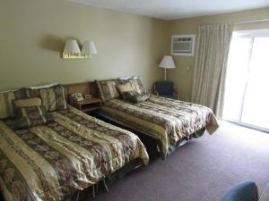 Standard Double Room with Two Double Beds room in The Lake George Inn