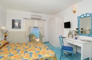Double or Twin Room with Side Sea View room in Villa Maria Luigia