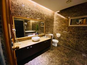Phòng giường đôi (double rooms)