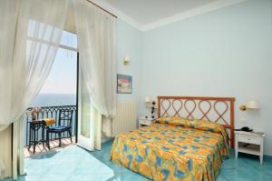 Superior Double Room with Balcony and Sea View room in Villa Maria Luigia