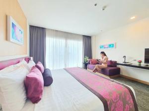Phòng Loại Sang Plus Giường Đôi – Cấm Hút Thuốc (Deluxe Plus Double Room - Non-Smoking)