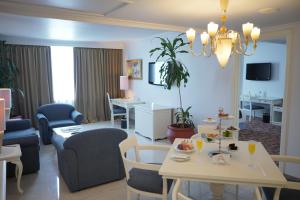 Club Suite Nhìn ra quang cảnh Thành phố (Club Suite with City View)