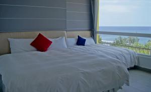 Phòng Superior 2 Giường Đơn Nhìn Ra Biển (Superior Twin Room with Sea View)