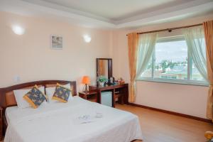 Phòng Đôi Cao Cấp có Cửa Sổ (Superior Double Room with Window)