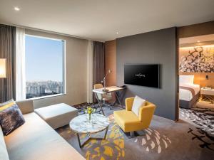 Deluxe Suite With 2 Single Beds