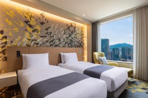 Deluxe Suite With 2 Single Beds