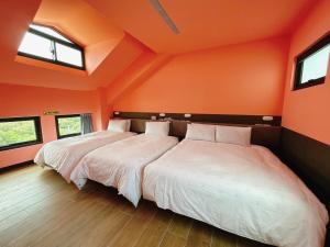 Phòng Hướng Sông Cho Bốn Người – Cấm Hút Thuốc (River View Quadruple Room - Non-Smoking)