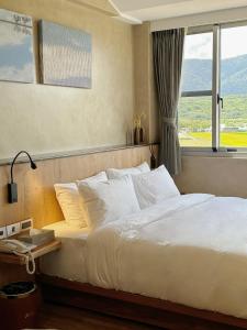 Phòng Giường Đôi Nhìn Ra Núi (Double Room with Mountain View)