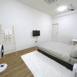 Phòng Deluxe Giường Đôi Có Vòi Sen (Deluxe Double Room with Shower)