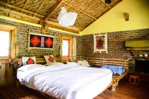 Phòng Giường Đôi Nhìn Ra Núi (Double Room with Mountain View)