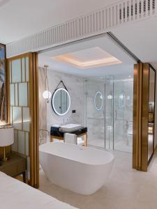 Phòng Đôi Cao Cấp Hướng Đại Dương (Premium Ocean View Double Room)