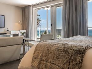 Classic Suite with Sea View room in South Beach Camps Bay
