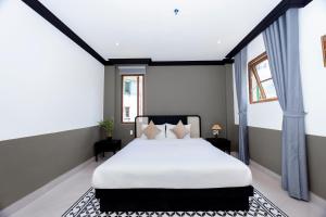 Deluxe hướng biển giường King (Deluxe Ocean View King)