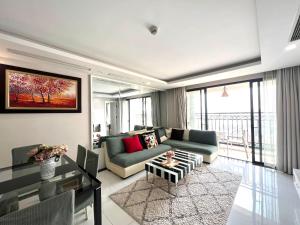 Căn Hộ 3 Phòng Ngủ (Three-Bedroom Apartment)