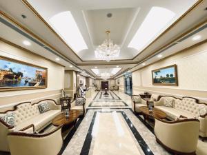 Căn Hộ 3 Phòng Ngủ (Three-Bedroom Apartment)