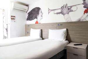Twin Room room in Heeton Concept Hotel - Kensington London