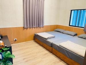 Phòng 4 Người Có Phòng Tắm Chung (Quadruple Room with Shared Bathroom)