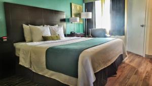 King Suite with Sofa Bed - Non-Smoking room in Best Western Plus Deerfield Beach Hotel & Suites