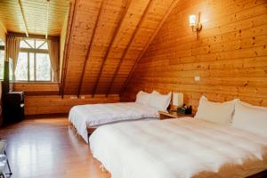 Phòng Gia đình nhìn ra Núi (Family Room with Mountain View)