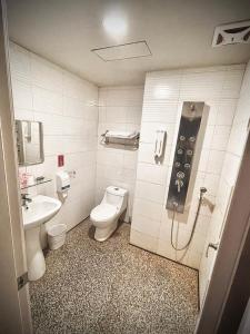 Phòng Hạng Thương gia Giường Đôi - Không có Cửa sổ (Economic Double Room - No Window)