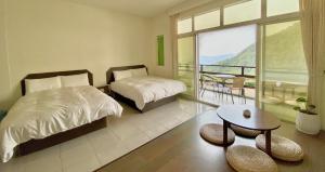 Phòng Gia Đình Có Ban Công (Family Room with Balcony)