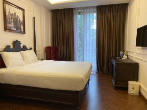 Phòng Đôi Loại Sang có Bồn Tắm (Deluxe Double Room with Bathtub)