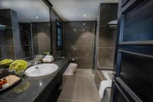 Suite Có Giường Cỡ King Nhìn Ra Biển (King Suite with Ocean View)