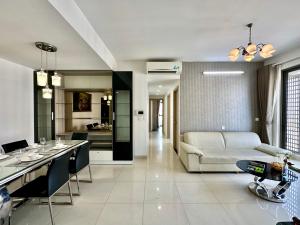 Căn Hộ 3 Phòng Ngủ (Three-Bedroom Apartment)