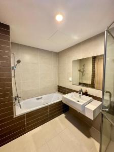 Căn Hộ 3 Phòng Ngủ (Three-Bedroom Apartment)