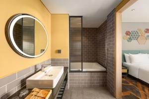Phòng Deluxe cao cấp 2 giường (Premium Deluxe Twin Room)