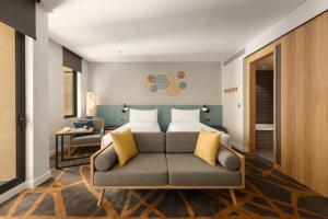 Phòng Deluxe cao cấp 2 giường (Premium Deluxe Twin Room)