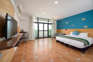 Phòng Loại Sang Giường Đôi Có Ban Công – Cấm Hút Thuốc (Deluxe Double Room with Balcony - Non-Smoking)