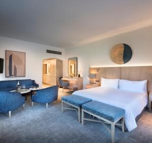 Superior Double Room with Mountain and Harbour View room in Victoria & Alfred Hotel