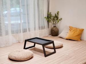 Căn Hộ Nhỏ không có Ban Công (Studio without Balcony)