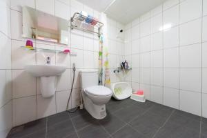 Phòng Hạng Tiết kiệm Cho 4 Người (Economy Quadruple Room)