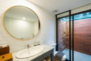 Premium Chalet King Room