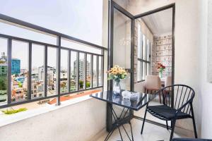 Căn Hộ 3 Phòng Ngủ (Three-Bedroom Apartment)