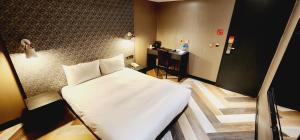 Phòng Standard giường đôi (Standard Double Room)