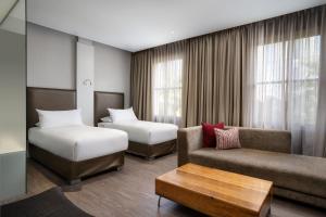 Larger Guest room, 1 Double Bed room in Protea Hotel by Marriott Cape Town Waterfront Breakwater Lodge