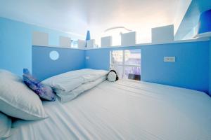 Phòng gia đình với phòng tắm riêng. (Family Room with Private Bathroom)