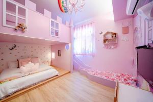Phòng gia đình với phòng tắm riêng. (Family Room with Private Bathroom)