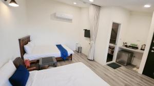 Phòng Bốn Người Có Phòng Tắm Riêng (Quadruple Room with Private Bathroom)