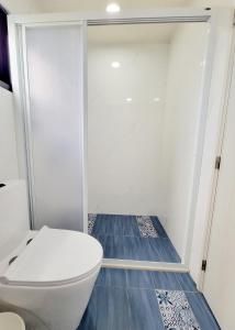 Phòng 4 Người Có Ban Công (Quadruple Room with Balcony)
