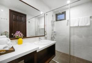 Phòng Cao Cấp Cho Hai Người (Superior Double Room)