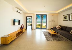 Nhà 2 Phòng Ngủ (Two-Bedroom House)